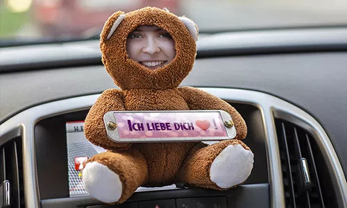 Cuddly toy with photo in the car