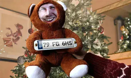 Cuddly toy with photo with license plate