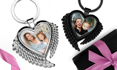 Heart-shaped keychain with wings and a photo with your daughter