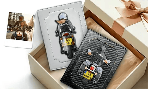 Personalizowany uchwyt na dokumenty do motocykla z imieniem i numerem rejestracyjnym – prezent dla twojej drogiej córki