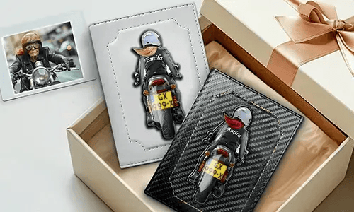 Documentomslag voor voertuigregistratie voor motorfiets met de naam van oma en het kenteken