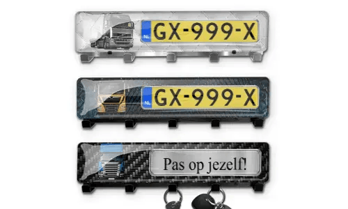 Klíčenka s obrázkem kamionu a SPZ