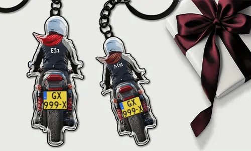Personalisierter Motorrad-Schlüsselanhänger mit Namen und Kennzeichen - Geschenk für deine Frau