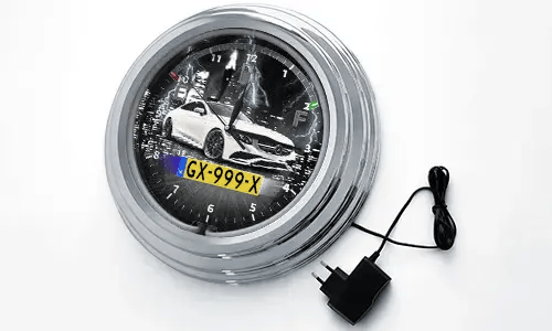 Orologio da parete al neon per un automobilista