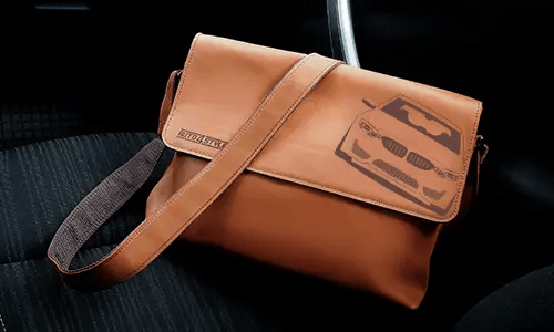 braune ledertasche auf dem Hintersitz ledertaschen Damen