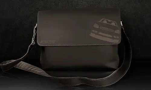 schwarze ledertasche auf schwarzem Hintergrund tasche schwarz leder