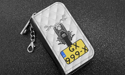 autoschlüssel cover mit Weißleder Hintergrund und Motorradilouette auto schlüssel hülle
