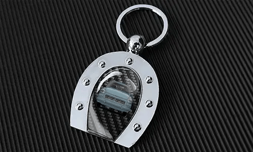 gallery-photo-horseshoe-keychain-1