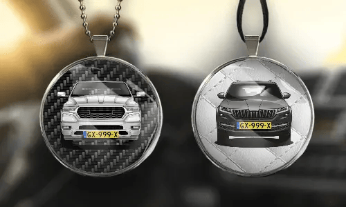 Innenspiegelanhänger in zwei Varianten mit unterschiedlichen Hintergründen und Anhängerketten autodeko innenspiegel