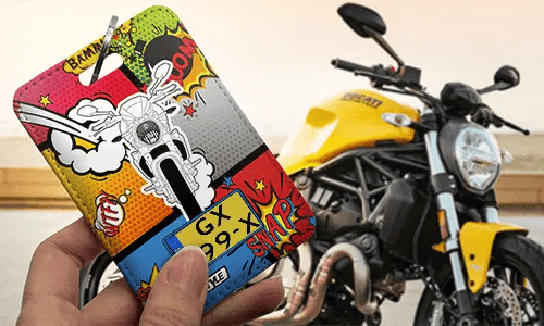 Innenspiegel anhänger mit Motorradsilhoette in der Hand coole autoanhänger innenspiegel