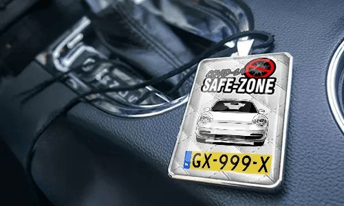 Auto-Safezone-Anhänger mit Weiß Leder Hintergrund im Wagen Auto-Safezone-Anhänger