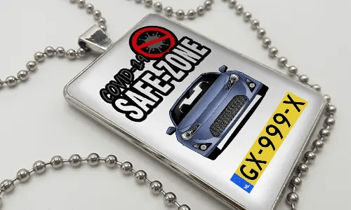 Auto-Safezone-Anhänger mit Weiß Hintergrund und Metallkette Auto-Safezone-Anhänger