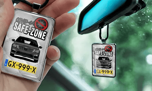 Auto-Safezone-Anhänger mit Weiß Leder Hintergrund nd Lederkette im Wagen Safezone-Anhänger