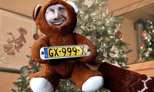 Cuddly toy with photo with license plate