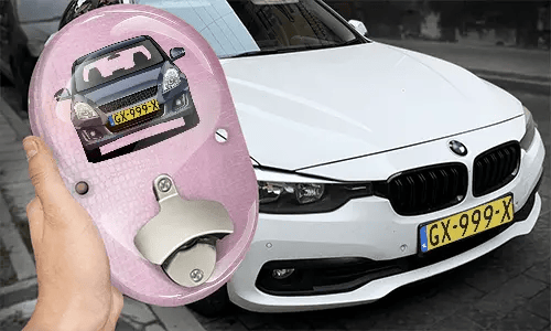 flaschenöffner wand Oval mit dem Auto auf dem Hintergrund wand bieröffner