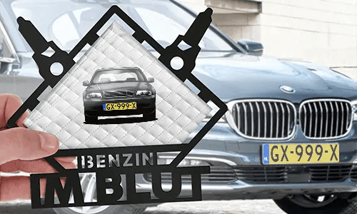 metallschild selbst gestalten Schwarzlackiert mit Weißleder Hintergrund wanddeko foto