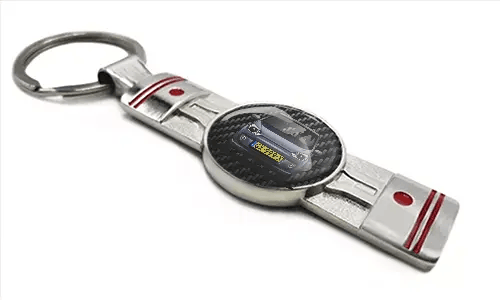 Autoschlüsselanhänger mit dem Wagen auf dem Carbonhintergrund individueller schlüsselanhänger 