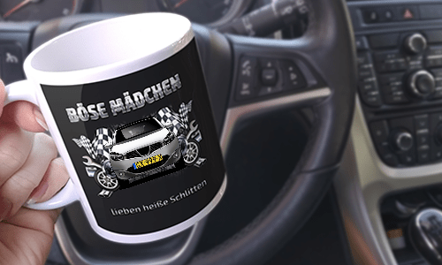 schrauber tasse in der Hand in dem Wagem hot rod tasse